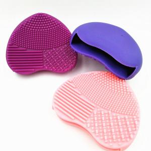 China Heart Shape Silicone Makeup Brush Cleaner 82*74*30mm Custom Silicone Products Beauty Tool supplier