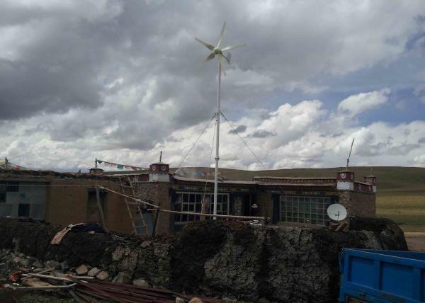 Three Phase Off Grid Wind Turbine With Guyed Tower Digging Pole Energy Supply