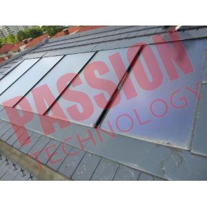Los colectores termales solares de la placa plana, contienen los paneles del colector de calor solar