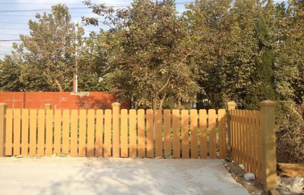 Eco-friendly WPC Garden Fence Durable For Courtyard With Smooth Surface