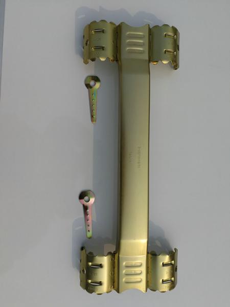 Galvanized coating cross coupling clamps for maximum rust protection