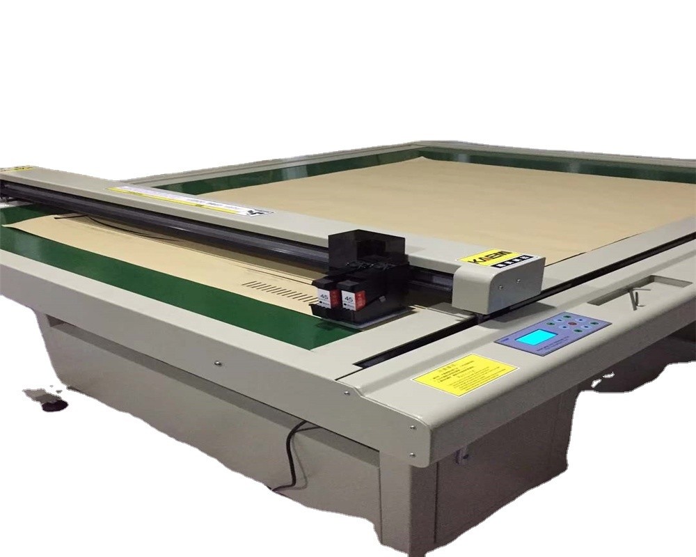 Cortador digital de tela plana para a fabricação de padrões de cortinas e toalhas