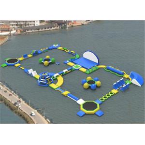 China El agua inflable de la nueva playa gigante del diseño parquea juegos flotantes del agua del lago wholesale