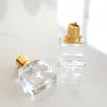 China Botella portátil transparente de cristal del espray de perfume de la botella de perfume de la botella de vidrio del cuadrado de la botella de perfume wholesale