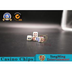 Juegos de póker plásticos de la amina secreta del anillo del hotel de los accesorios KTV del juego del casino del entretenimiento rojos y dados azules de la sacudida del color