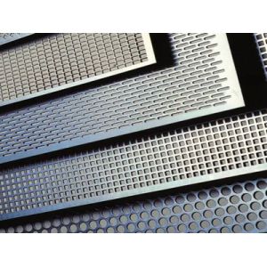 China L'électro a galvanisé les feuillards perforés et les plats avec le trou différent forment supplier