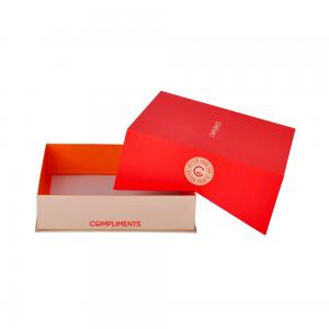 2mm Thick Cake Paper Packaging Box With Custom Logo 15x15x5cm Size