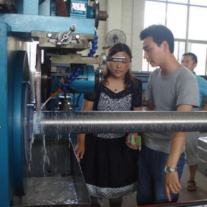 China Ball Screw Wrapped Wedge Wire Mesh Making Machine With Lock Expanding Ring supplier