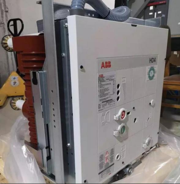 ABB VD4/P 12-06-32 Air Circuit Breaker