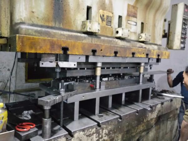 Custom made OEM deep drawing mould making with long span life