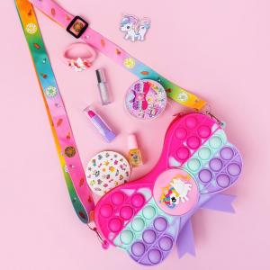 China OEM Play Makeup Kit Unicorn Makeup Set Pretend Play Toy With Coin Purse supplier