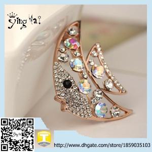 China Newest Style Vintage Personality promotion  Rhinestone Fish Brooches For Woman supplier
