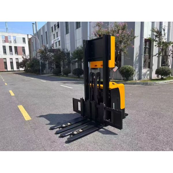 Stacking AGV Chassis (Automated Generated Vehicle), Customized Solutions Provided