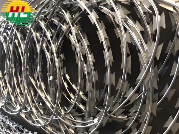 2.8mm Diameter 600mm Rustproof Razor Barbed Wire Strong Durable High Tensile