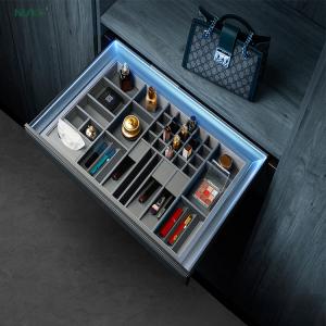 Extraer maquillaje aplicador cosmético caja de la caja del cajón de la vanidad con luz LED