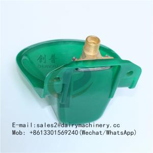 China 水飲み器具 容量900mlのPVCヤギの飲み水ボウル wholesale