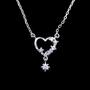 China Fashionable Heart Shaped Necklace , 925 Sterling Silver Pearl Necklace supplier