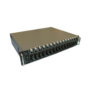 China Multi fibra óptica do porto a C.C. 5V 1A do conversor dos meios do Ethernet com interruptor automático supplier