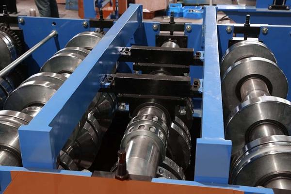 El panel y trazador de líneas de apartadero automático que forman la máquina con el corte hidráulico