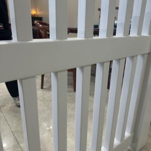 China 1.22m 高軽量PVCガーデンフェンス 庭外スペースのためのコスト効率 wholesale