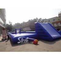 China Juegos inflables de los niños divertidos, campo de fútbol inflable azul del jabón del agua on sale